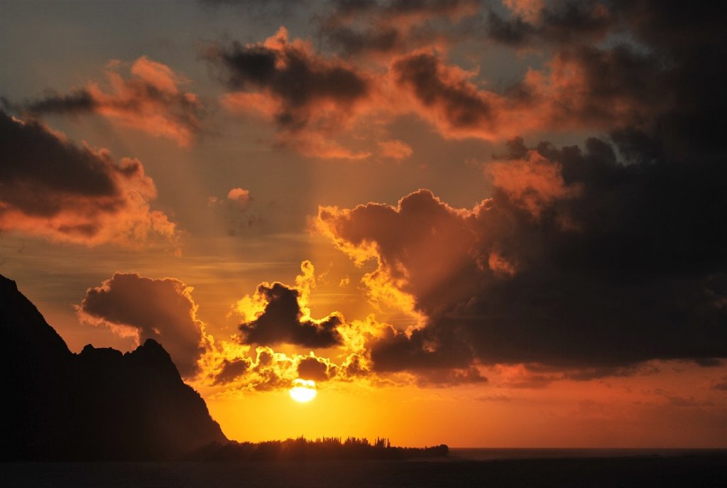Coucher de soleil à Kauai sur a côte nord