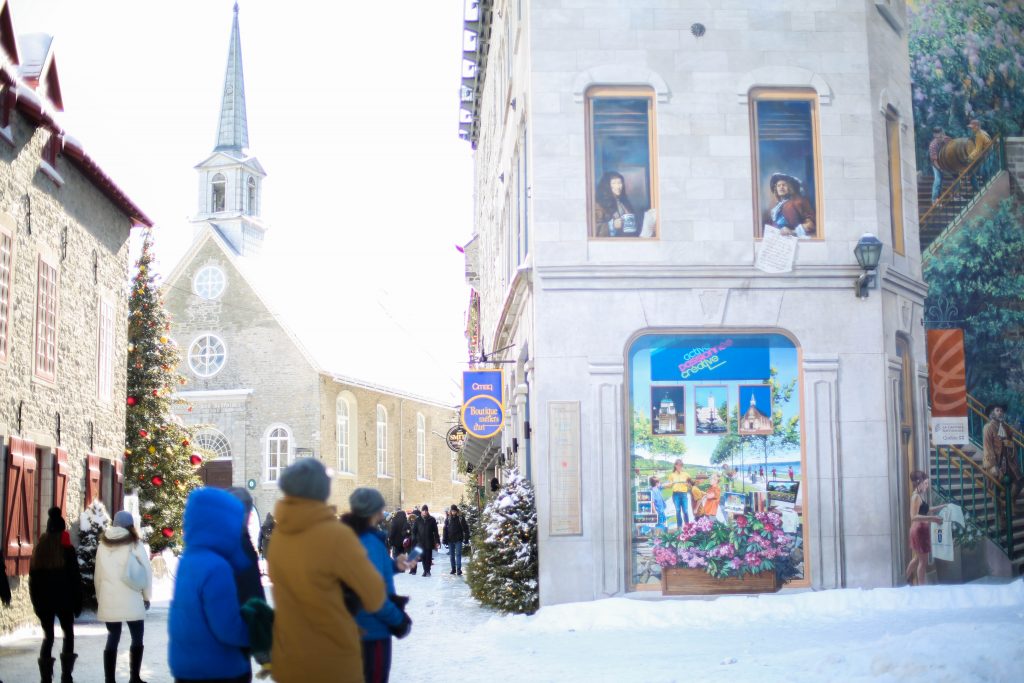 La Place Royale dans le Vieux-Québec et l'église Notre-Dame-des-Victoires 