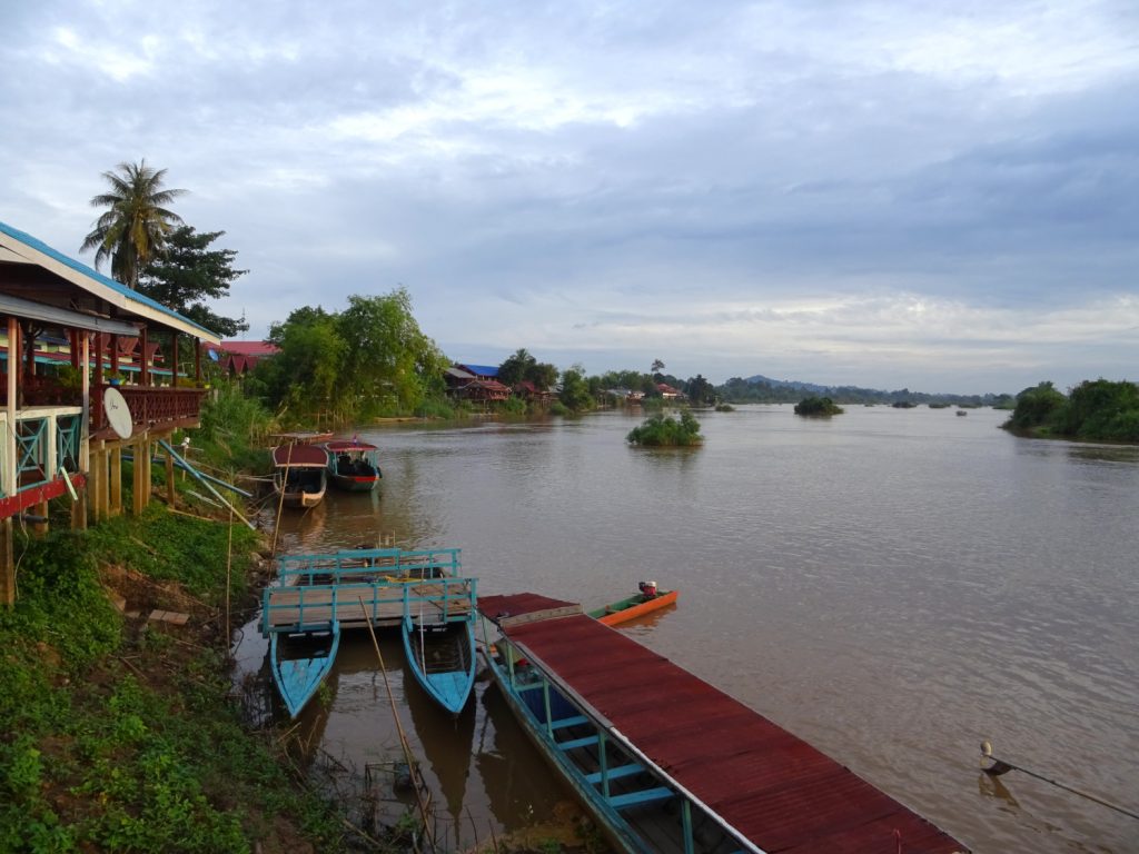 barques et rivières à Don Det au Laos