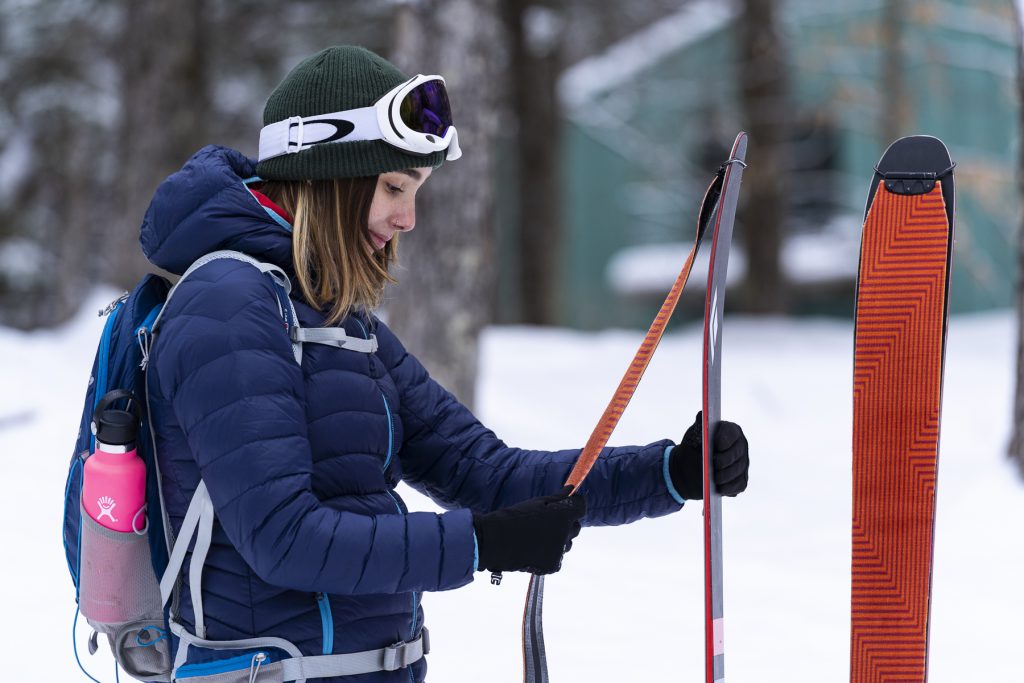 Pose de peaux de phoque sur ski alpin