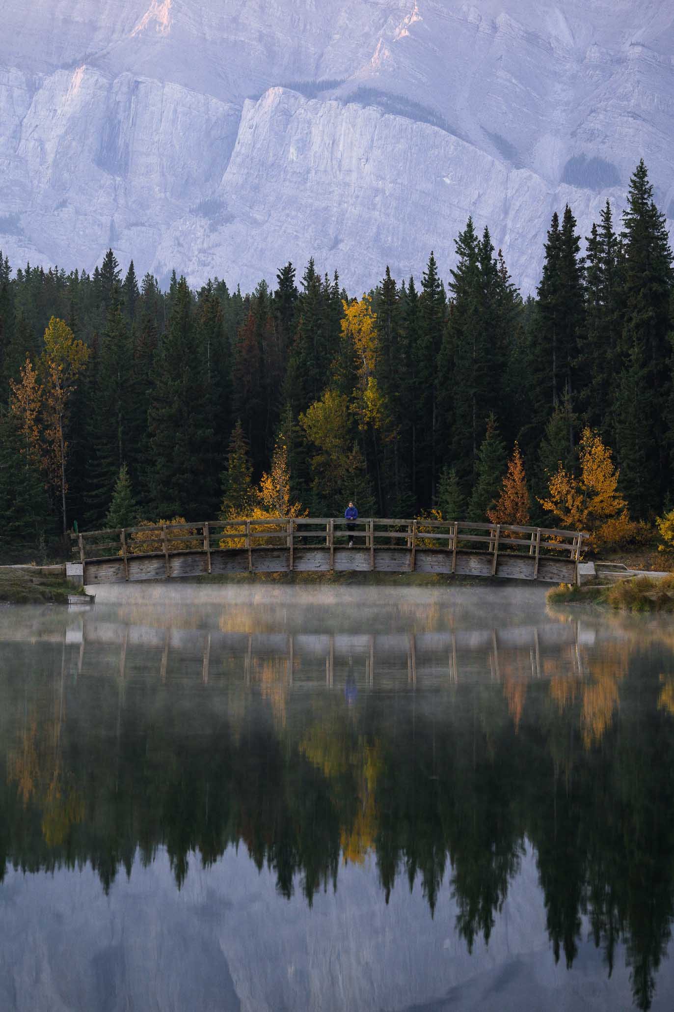 Cascade Pond à Banff durant l'automne