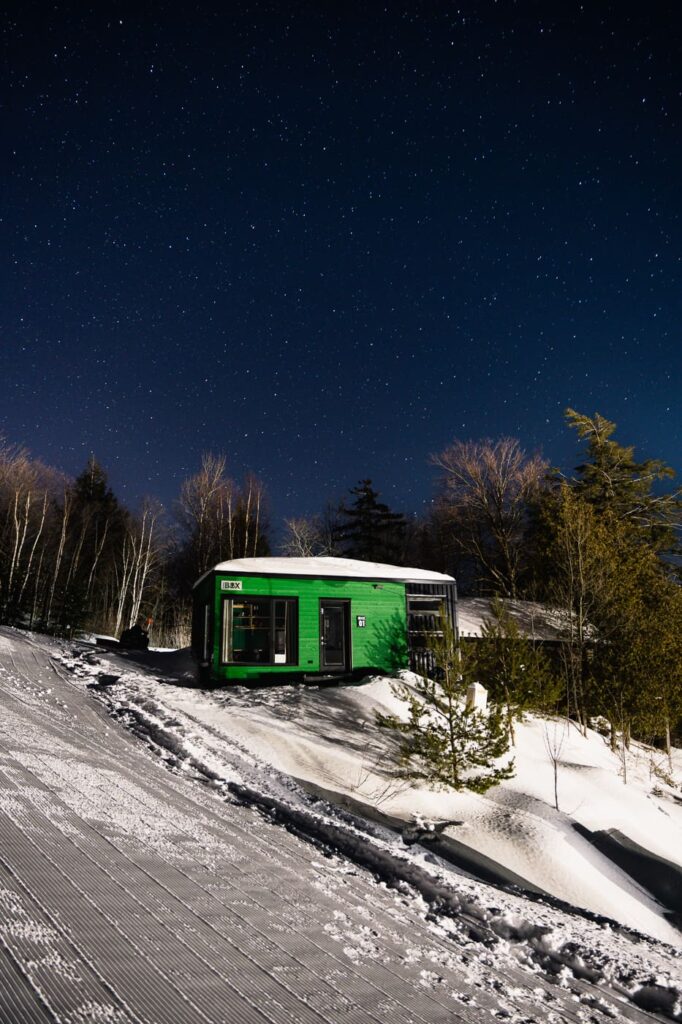 Vue sur le Coolbox au Mont Adstock de nuit