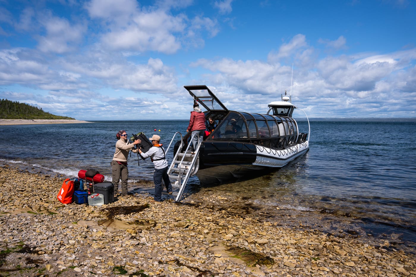 Navette pour aller camper sur Grande Île dans l'archipel de Mingan