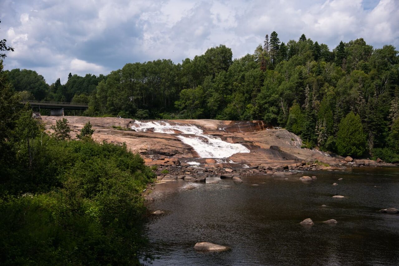 parc de la chute de Sault-au-Mouton à Longue-Rive