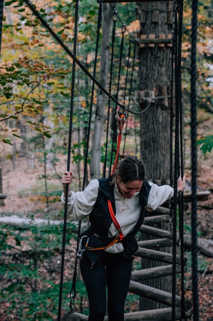 Parcours dans les arbres Extéria durant l'automne