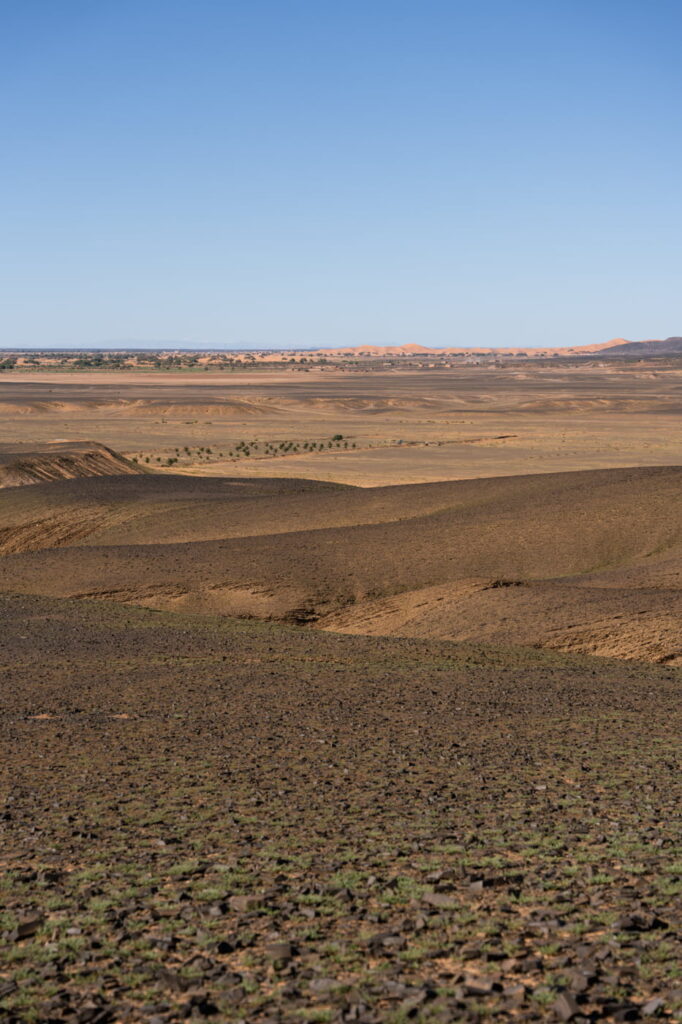 Paysage du désert du Sahara durant le Trek Rose Trip Maroc