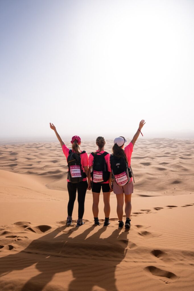 Grimper la plus haute dune du désert de Merzouga au Maroc